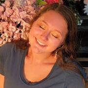 Longmeadow Roommates Olivia White Seeks Longmeadow Students in Longmeadow, MA