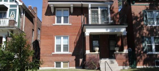 Fontbonne Housing 6039 Pershing - 2 blocks, 7 min walk to campus! for Fontbonne University Students in Saint Louis, MO
