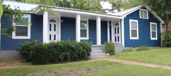 SFA Housing 216 Bowie St for Stephen F Austin State University Students in Nacogdoches, TX