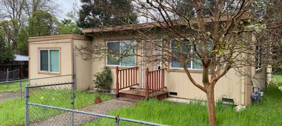 Mendocino College Housing Cozy 3 bd. home on the westside! for Mendocino College Students in Ukiah, CA