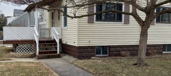 Davenport Housing WELL MAINTAINED 3 BED/1.5 BATH HOME NEAR RICHMOND PARK for Davenport University Students in Grand Rapids, MI