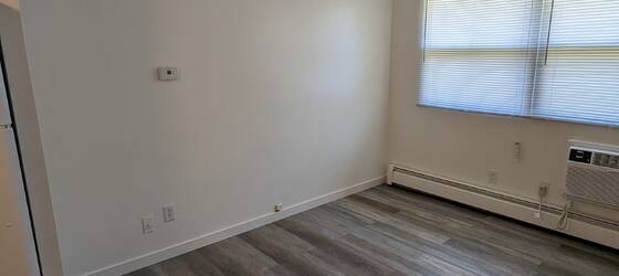 Northeast Wisconsin Tech College Housing Updated 1 Bedroom Apartment for Northeast Wisconsin Tech College Students in Green Bay, WI