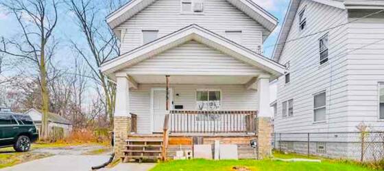 Kent State Housing SECTION 8 ACCEPTED! BEAUTIFUL 4Bed/2Bath Single family home that is Completely Remodeled! for Kent State University Students in Kent, OH
