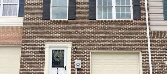 Winchester Housing 2 Bed 2.5 Bath Townhome in Winchester, VA For Rent for Winchester Students in Winchester, VA