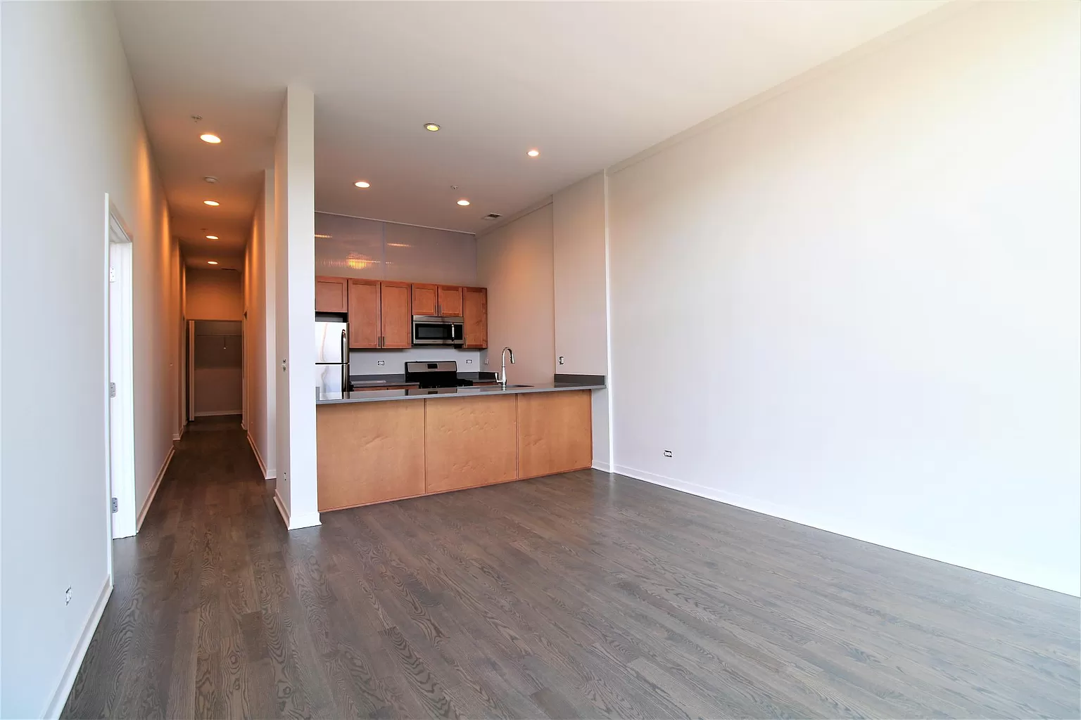 Columbia Housing 2.5 Bed 2 bath apartment - Available for lease takeover or looking for a room mate for Columbia College Chicago Students in Chicago, IL