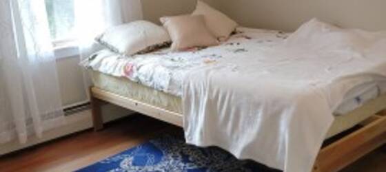 Saint Joseph Housing Furnished Room Available Close to Highways for Saint Joseph College Students in West Hartford, CT