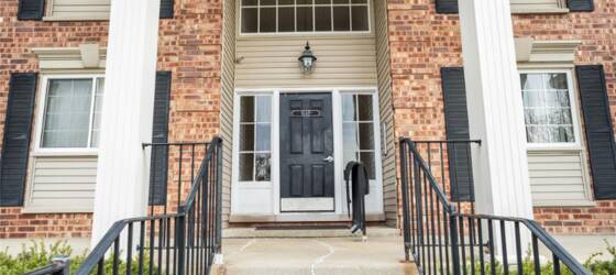 OU Housing Ranch Condo in West Bloomfield for Oakland University Students in Rochester, MI