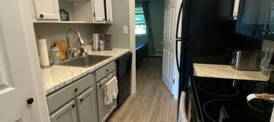 University of New Hampshire Housing Fully Furnished | Heat/Hotwater Included 1 bedroom for University of New Hampshire Students in Durham, NH