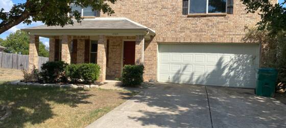 UNT Housing Spacious 4 bedroom house with fenced yard for University of North Texas Students in Denton, TX