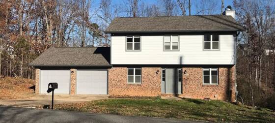 Southern Housing 3 bed, 1.5 Bath Available March 11th! for Southern Adventist University Students in Collegedale, TN