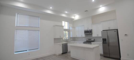 LMU Housing 3 bed 2.5 bath Townhome in 90045 for Loyola Marymount University Students in Los Angeles, CA