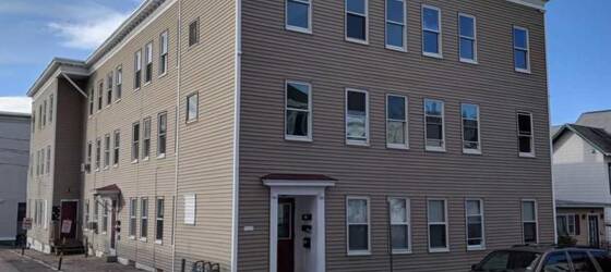 Saint Anselm Housing 4 Bed 1 Bath for Saint Anselm College Students in Manchester, NH