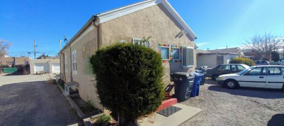 UNM Housing Updated End Unit 2 Room Efficiency Near UNM w/ All Utilities Included for University of New Mexico Students in Albuquerque, NM