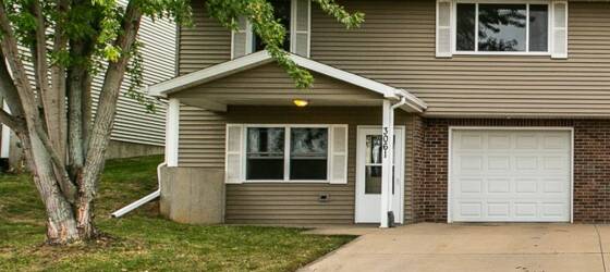 Loras Housing 3061 Stellar Eagle - 3 Bedroom/ 2 Bath/ 1 Car Garage Townhouse for Loras College Students in Dubuque, IA