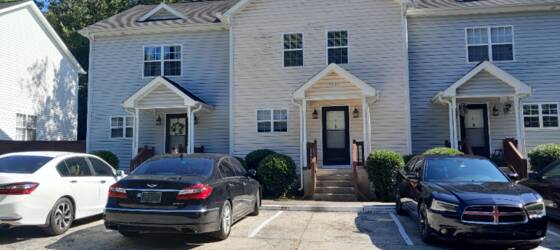 Peace Housing Charming 3BR Townhouse | Durham, NC | $1650/mo for Peace College Students in Raleigh, NC