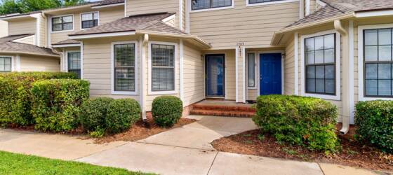 UNCW Housing Condo in Tara Court Available for Rent! for University of North Carolina-Wilmington Students in Wilmington, NC