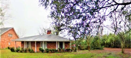 LSU Housing 3BR/2BA HOUSE FOR RENT IN SAINT GABRIEL for LSU Students in Baton Rouge, LA