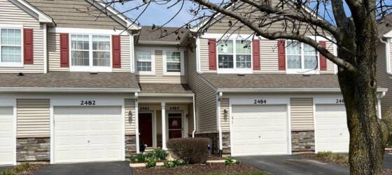 Waubonsee Community College  Housing Charming 2 Bed Townhouse in Naperville | 2.5 Baths | Available 4/30/2024 for Waubonsee Community College  Students in Sugar Grove, IL