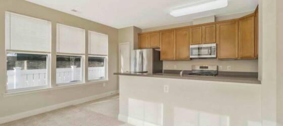 Hood Housing Spacious and beautifully updated 3 bedroom home in Clarksburg for Hood College Students in Frederick, MD