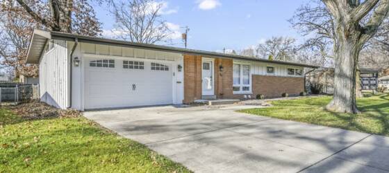 UIS Housing Check out this cozy, 3 bed / 3 bath house near the west side! for University of Illinois at Springfield Students in Springfield, IL