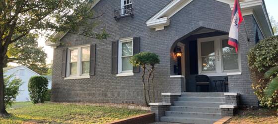 Savannah Housing Live Oak Corner House - Furnished + Utilities for Savannah Students in Savannah, GA