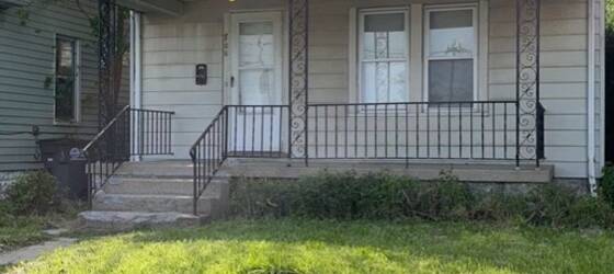 BGSU Housing 3 Bedroom House - South Side for Bowling Green State University Students in Bowling Green, OH