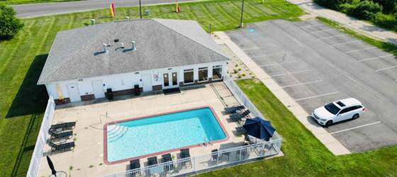 Ferris State Housing ⭐️Private Suite with Private Bath, walk-in closet and small kitchenette⭐️ for Ferris State University Students in Big Rapids, MI